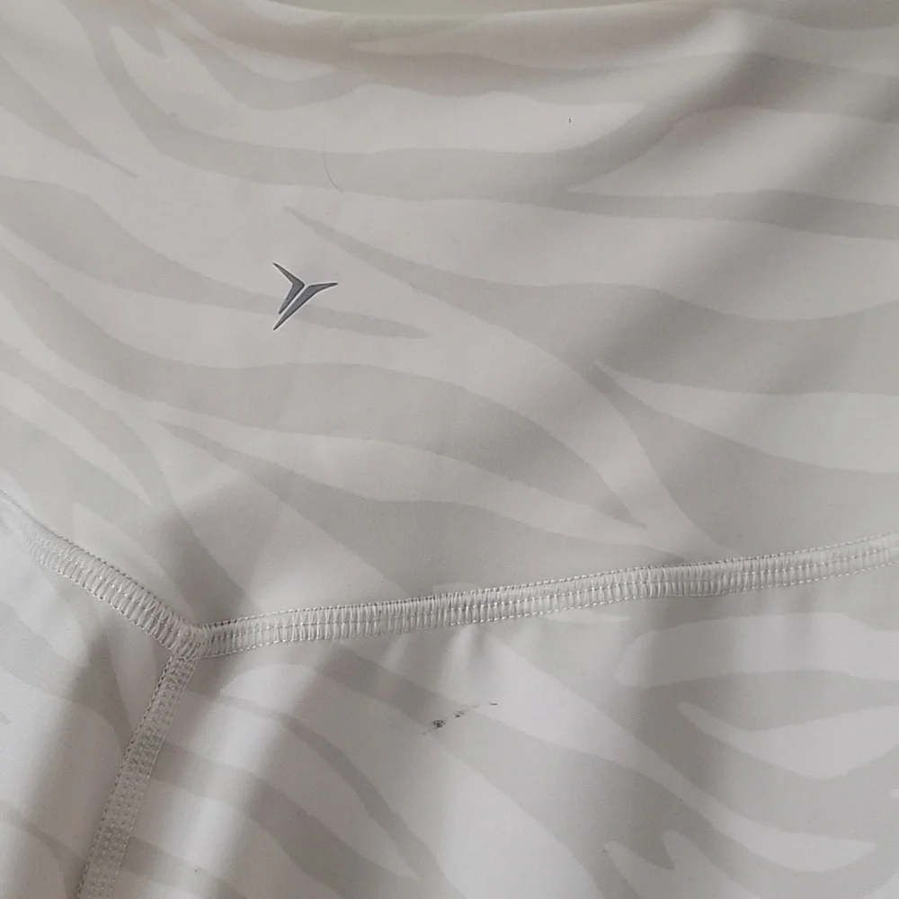 ❄️3/$30 Old Navy Active Gray Zebra Print Joggers - Picture 6 of 8